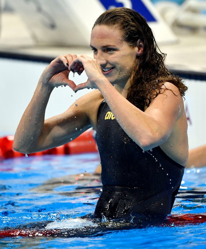 Rio de Janeiro, 2016. augusztus 9. A gyõztes Hosszú Katinka ünnepel a 100 méteres hátúszás döntõje után a riói nyári olimpián a Rio de Janeiró-i Olimpiai Uszodában 2016. augusztus 8-án. MTI Fotó: Illyés Tibor