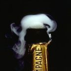 Ünnepek – Változatlanul a pezsgőből és a virsliből fogy a legtöbb szilveszterkor