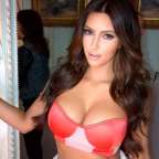 Előállítottak 16 embert Kim Kardashian párizsi kirablása ügyében