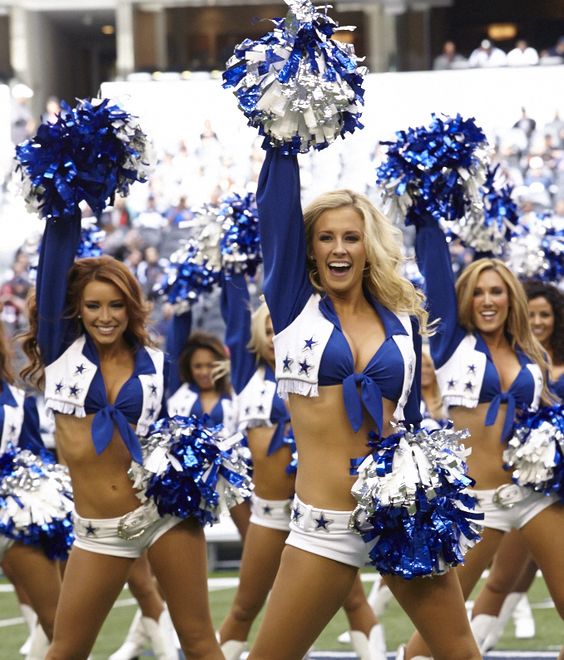 A Dallas Cowboys pompomlányai. Ilyen csajokkal könnyű nyerni! 