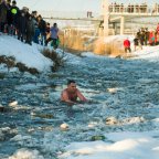 Schirilla György a jeges Zagyva folyóban