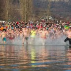 Újévi fürdőzés Szigligeten