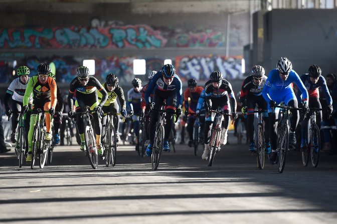 Budapest, 2017. január 8. Versenyzõk a cyclocross magyar bajnokságon az egykori Nagyvásártelep területén 2017. január 8-án. MTI Fotó: Kovács Tamás