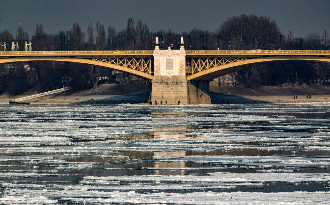 Budapest, 2017. január 11. A Margit híd a Széchenyi Lánchíd felõl 2017. január 10-én. MTI Fotó: Szigetváry Zsolt