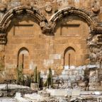 A jeruzsálemi bíróság bezáratta a Templom-hegy vitatott Aranykapu-mecsetét